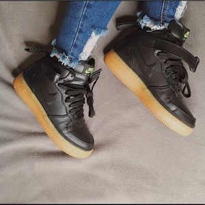 NIKE AIR FORCE 1 MID LV8